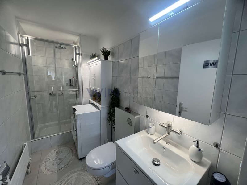 Neuwertiges Badezimmer