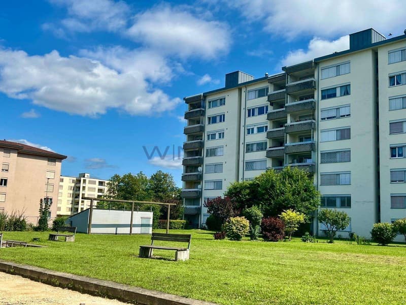Ganztagesbesonnung mit Balkon nach West