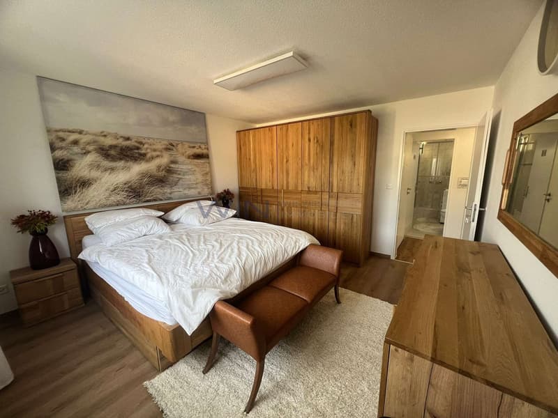 Grosszügige Zimmer mit elektrischen Storen