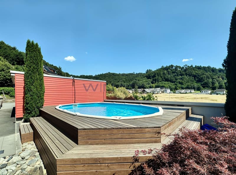 Pool mit Windschutz