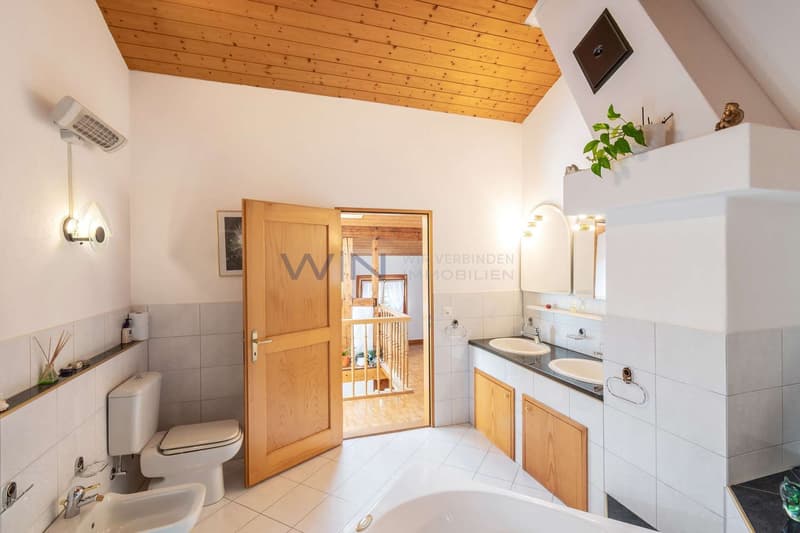 DU/WC und Sprudelbadwanne