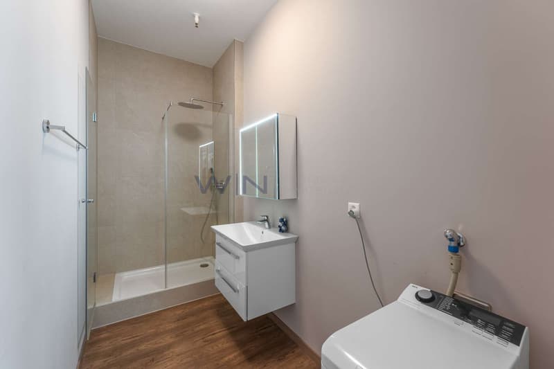 Badezimmer mit Waschmaschine