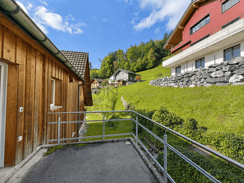 Balkon für obere Einheit
