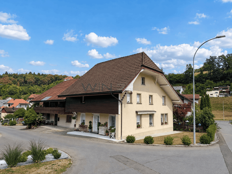 Mit Aussenparkplätzen
