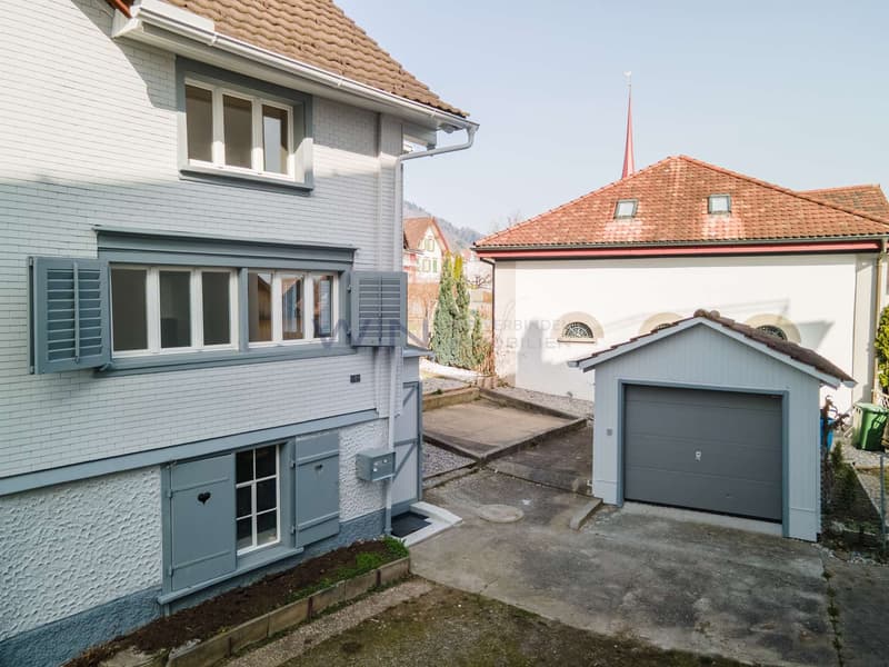 Garage / Vorplatz vor Eingang