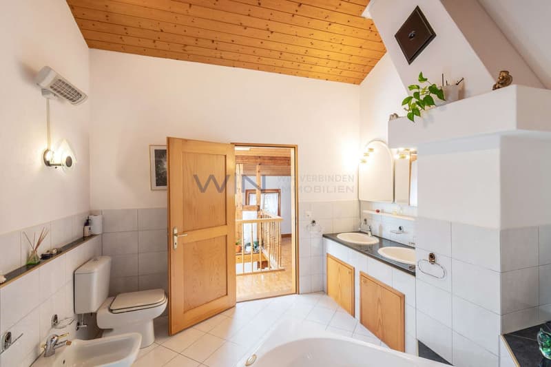 DU/WC und Sprudelbadwanne