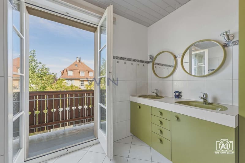 Badezimmer mit eigenem Balkon