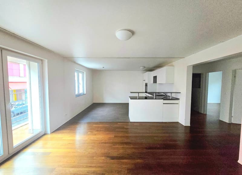 Charming 3.5-room apartment in Emmen with balcony (2)