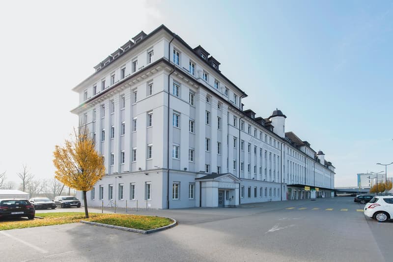 Hell und modern: Attraktive Bürofläche (72.72 m²) im 4. OG an zentraler Lage in Olten (1)