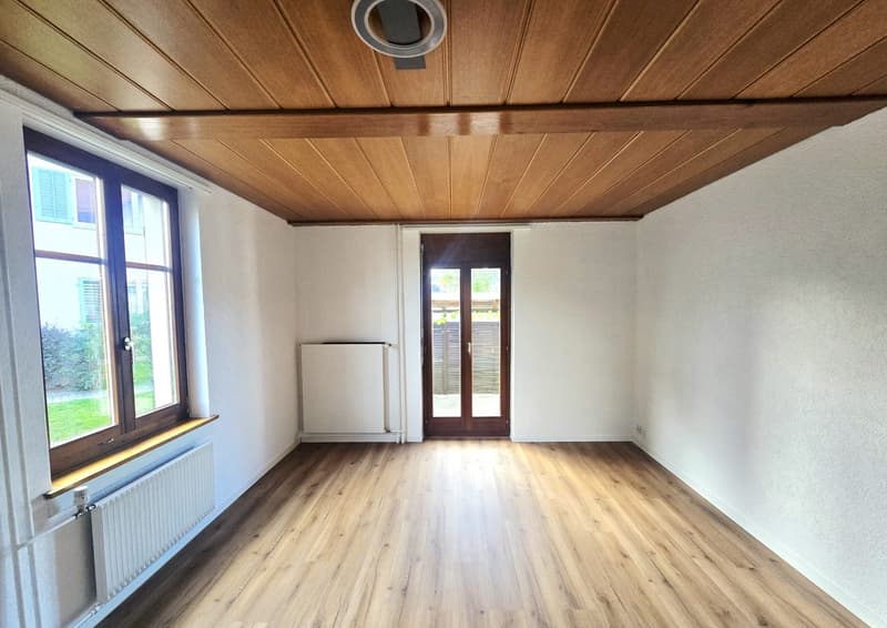 ERSTVERMIETUNG - Gemütliche 3-Zimmerwohnung mit grosser Terrasse und Gartenanteil (4)