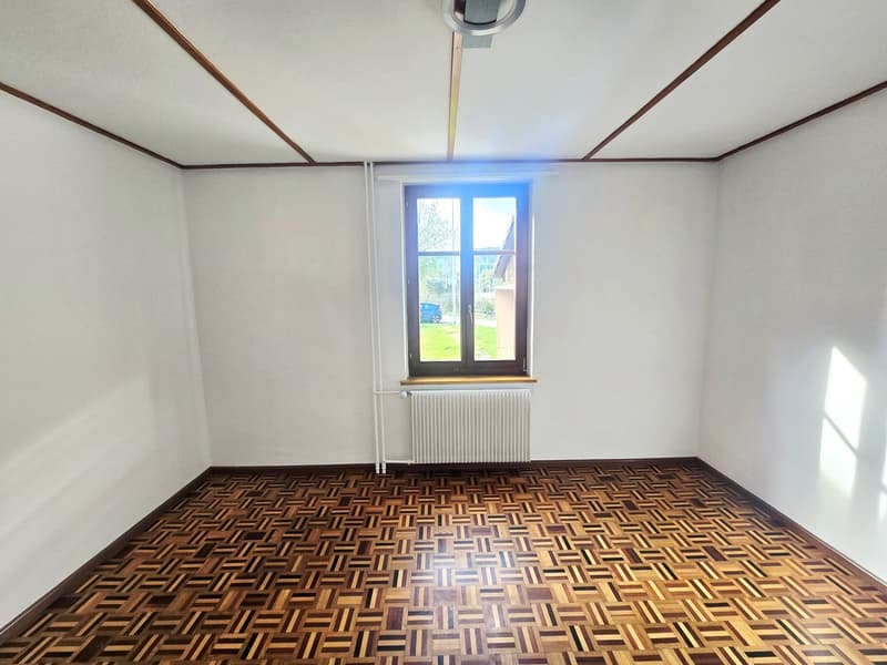 ERSTVERMIETUNG - Gemütliche 3-Zimmerwohnung mit grosser Terrasse und Gartenanteil (5)