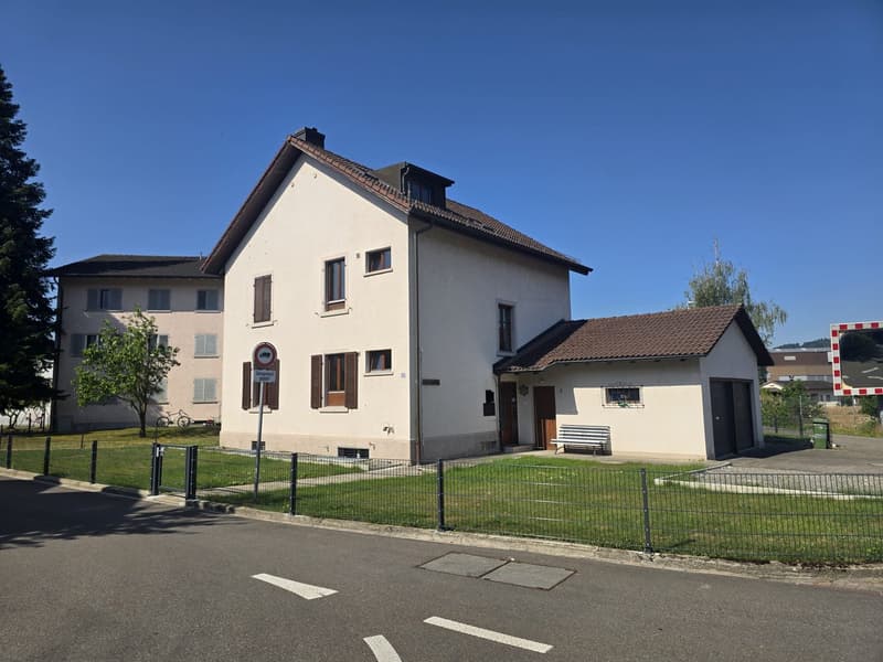 ERSTVERMIETUNG - Gemütliche 3-Zimmerwohnung im 1. Obergeschoss (1)