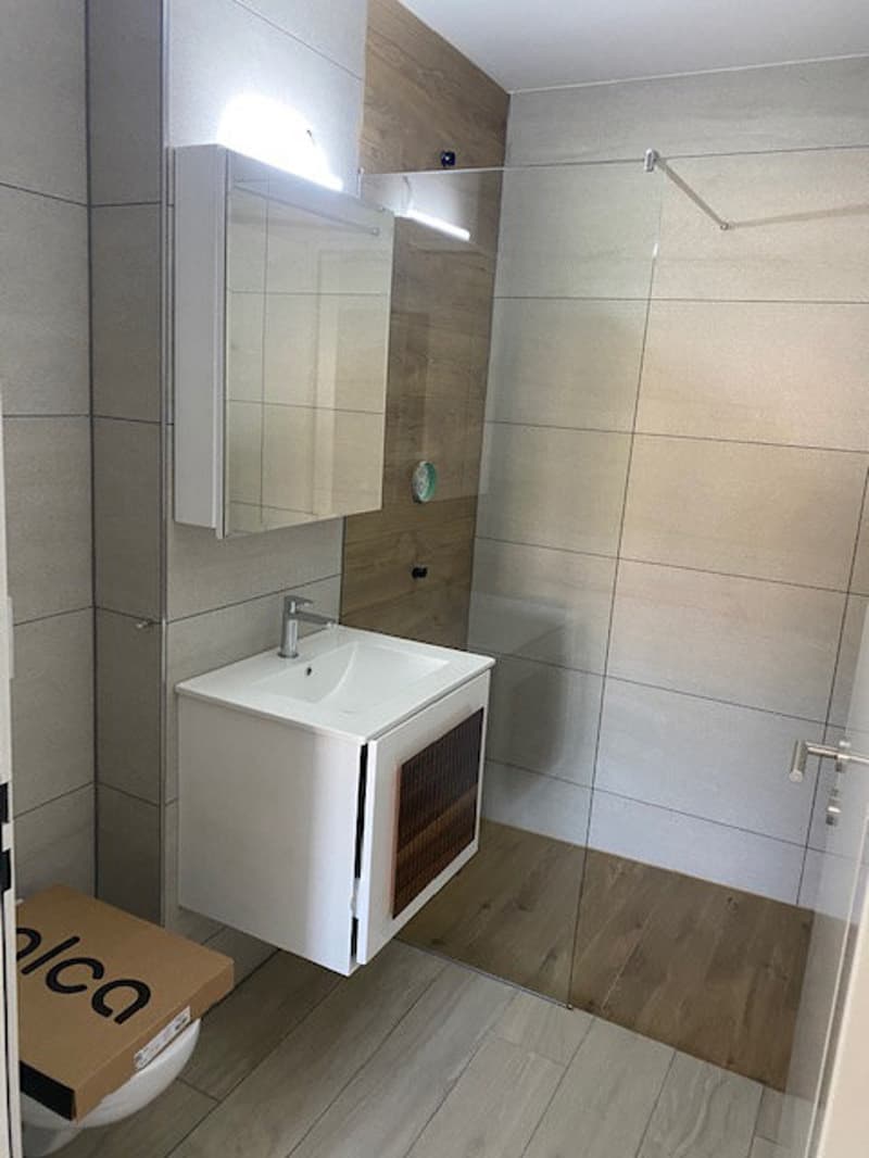 Badezimmer mit Dusche