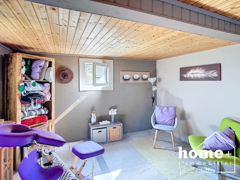 Beautiful individual chalet in a quiet location with open views (9)
