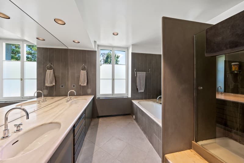 Beautiful 19th-century house in the city center with indoor pool (13)