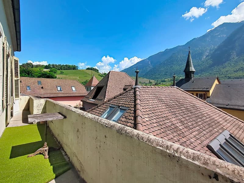 Charming 4.5-room apartment with balcony in the heart of St-Maurice (1)
