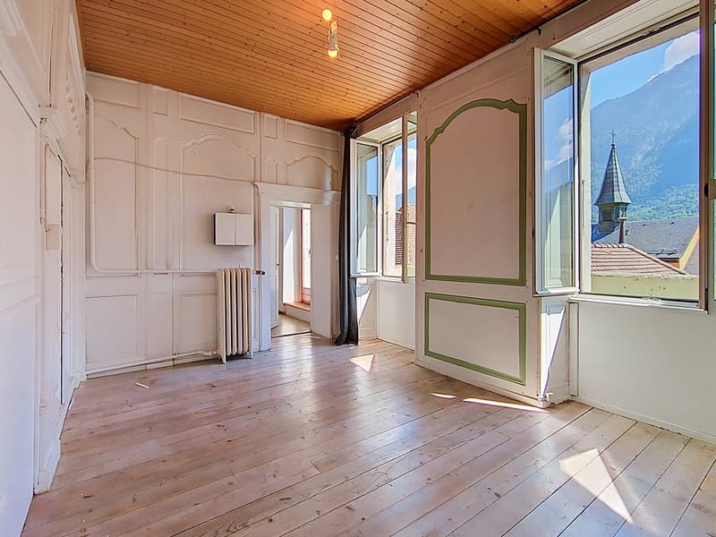 Charming 4.5-room apartment with balcony in the heart of St-Maurice (6)