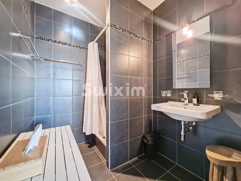 Bright 4-room apartment on a higher floor Plainpalais close to the Arve / Carouge (9)