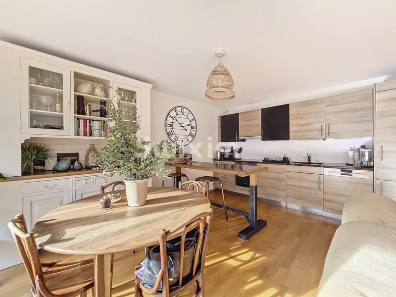Bright 4-room apartment on a higher floor Plainpalais close to the Arve / Carouge (5)