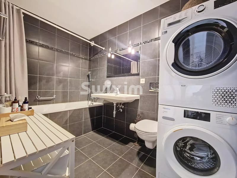 Bright 4-room apartment on a higher floor Plainpalais close to the Arve / Carouge (10)