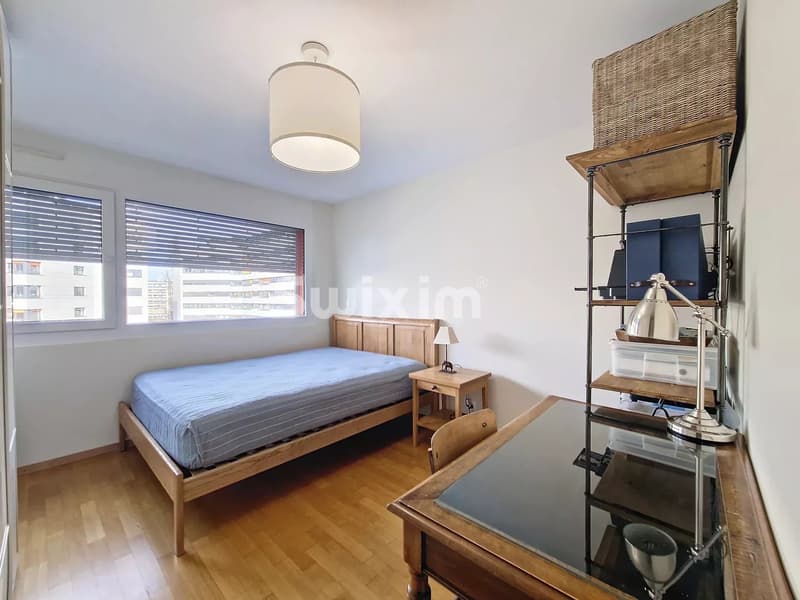 Bright 4-room apartment on a higher floor Plainpalais close to the Arve / Carouge (7)