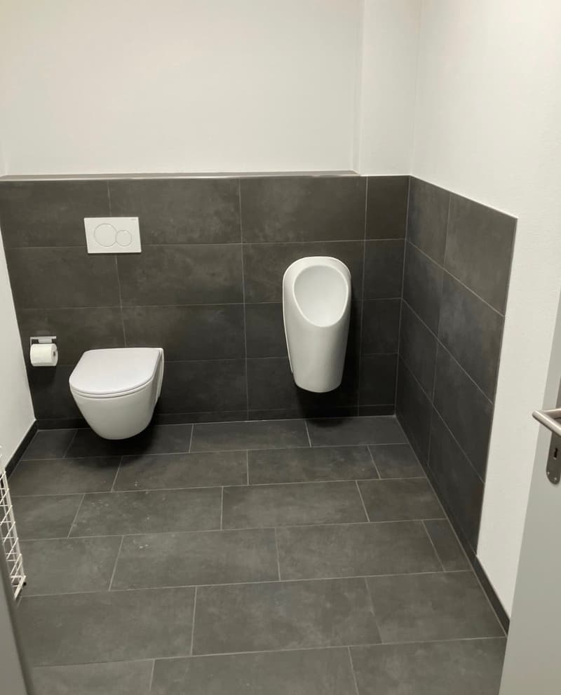 Spazio commerciale moderno con ufficio al piano terra 152 m2 a Schlatt TG (5)