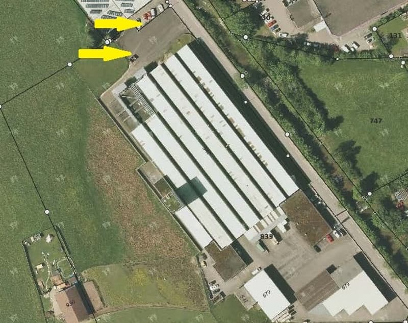 Ca. 11m langer Aussenparkplatz in eingezäuntem Industriegelände Wängi TG (1)