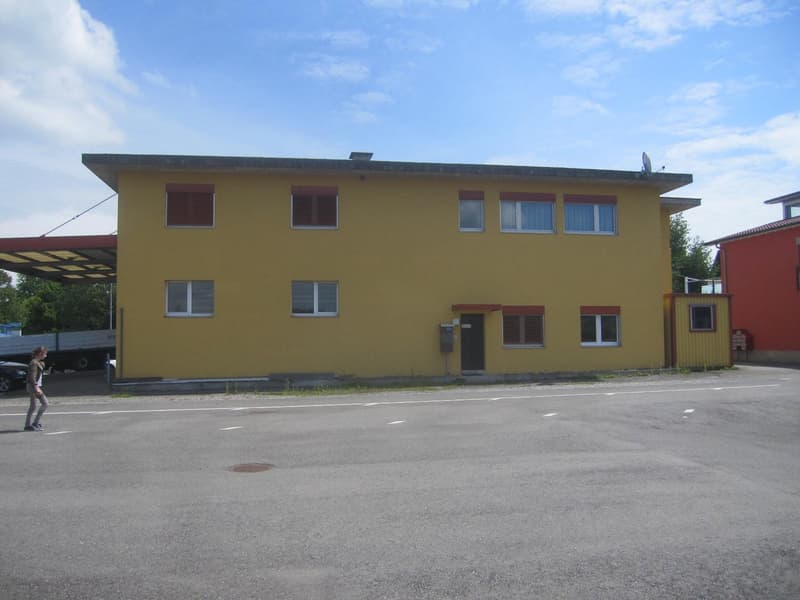 Praktisches Büro / Firmendomizil in steuergünstigster Gemeinde der Schweiz (3)