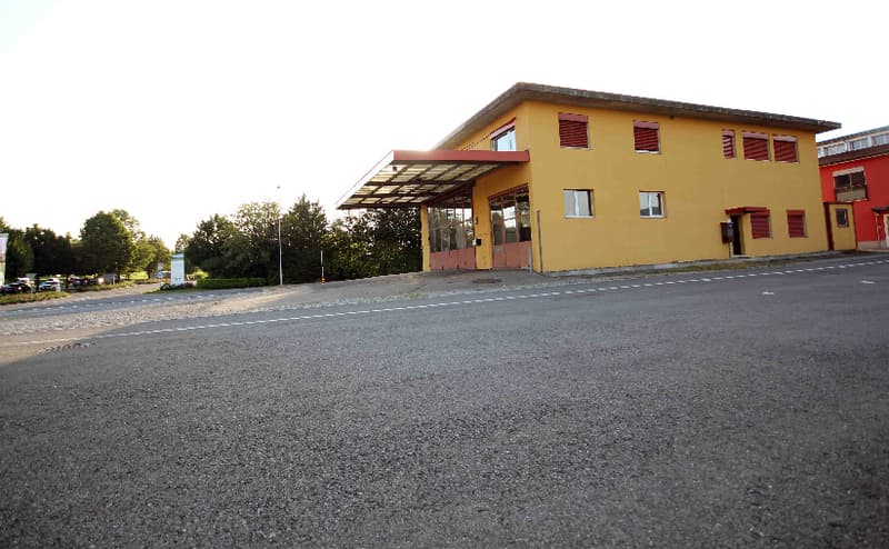 Praktisches Büro / Firmendomizil in steuergünstigster Gemeinde der Schweiz (2)