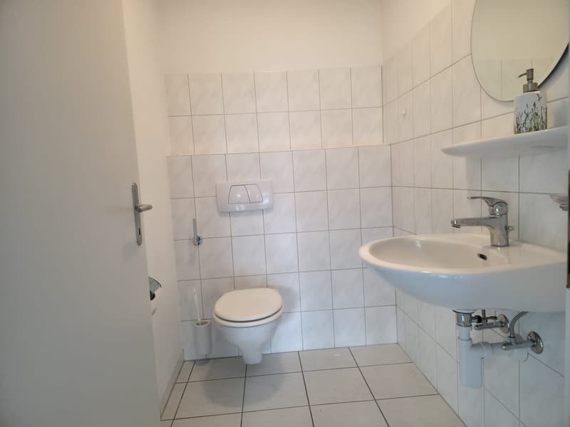 Attractive commercial space with optimal accessibility and flexible room layout (6)