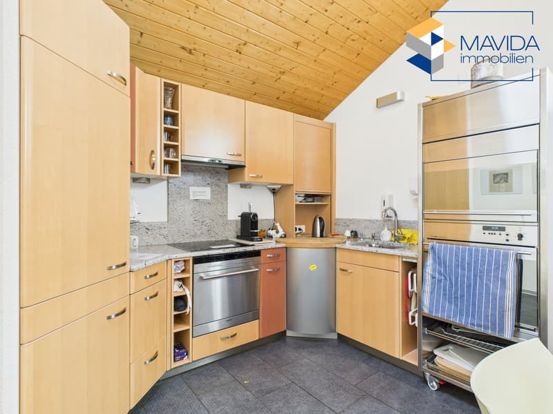 Numerous opportunities in a well-maintained commercial building (3)