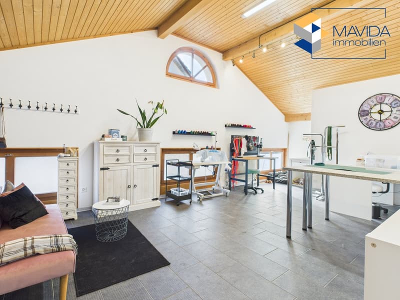 Numerous opportunities in a well-maintained commercial building (1)