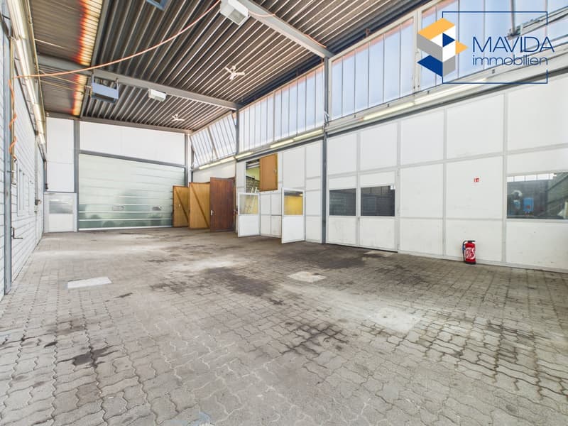 Deux halles commerciales connectées avec système de grue et station de lavage SB (2)