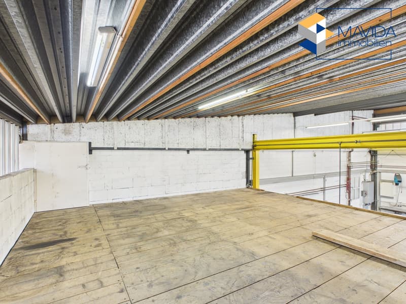 Deux halles commerciales connectées avec système de grue et station de lavage SB (11)