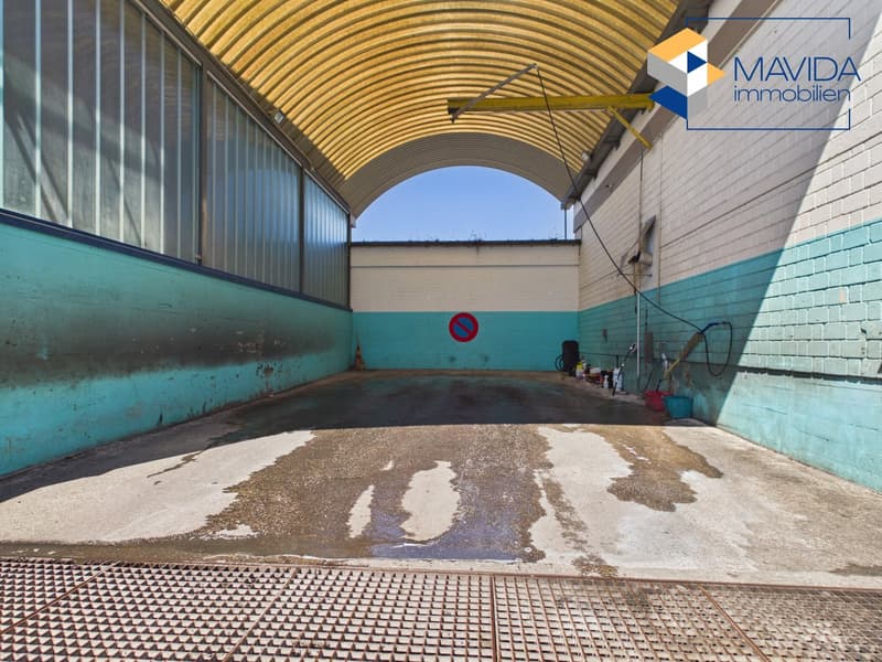 Deux halles commerciales connectées avec système de grue et station de lavage SB (19)