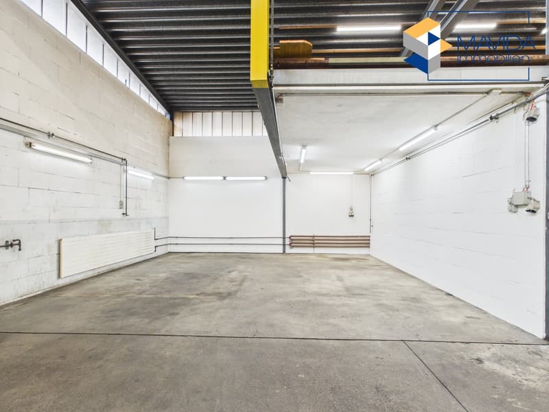 Deux halles commerciales connectées avec système de grue et station de lavage SB (6)
