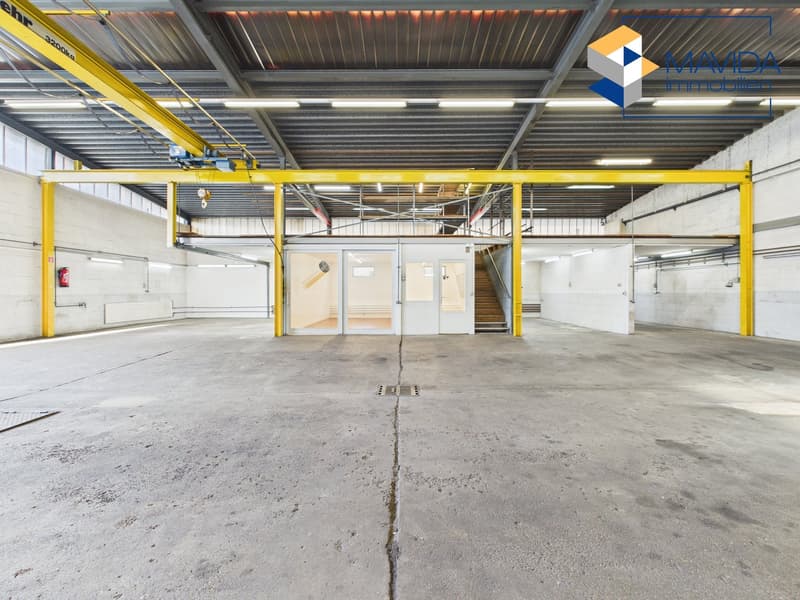 Deux halles commerciales connectées avec système de grue et station de lavage SB (3)