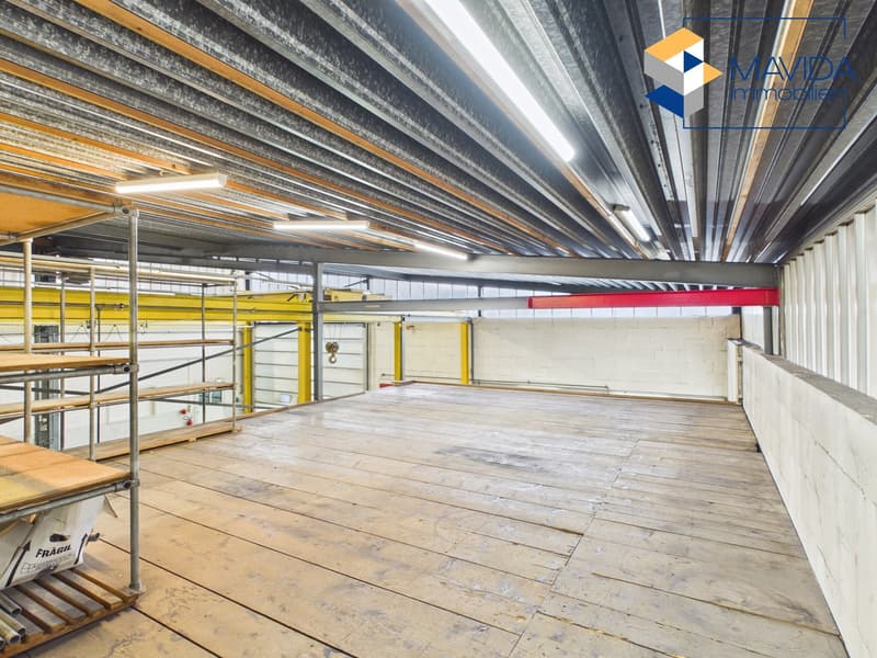 Deux halles commerciales connectées avec système de grue et station de lavage SB (12)