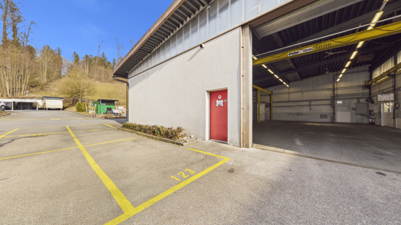 Deux halles commerciales connectées avec système de grue et station de lavage SB (18)