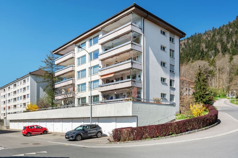 Ampio appartamento di 5,5 locali con grande balcone a Cernier (2)