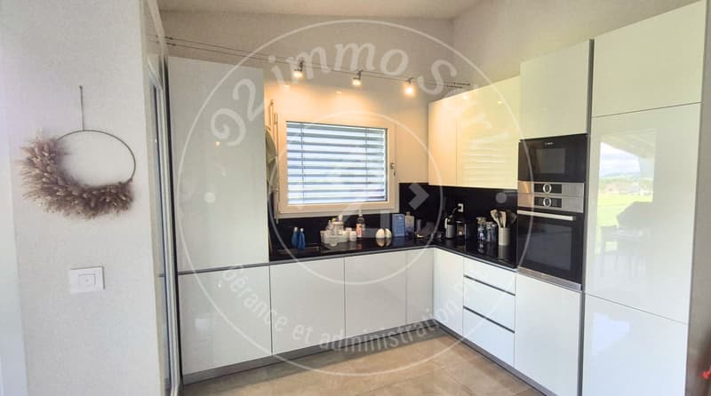 Schönes Dachapartment mit 3.5 Zimmern zur Miete in Grandsivaz (3)