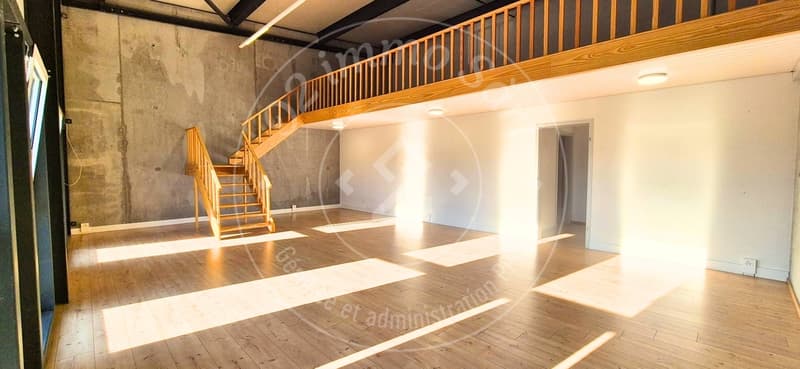 À louer à Ursy - Local commercial / bureau de 113 m² avec mezzanine (4)