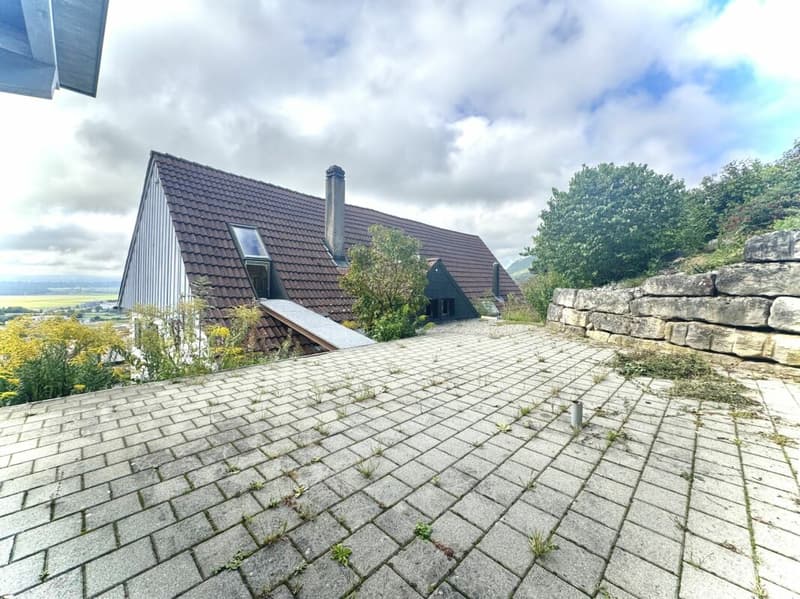 Exclusive residential idyll: Charming farmhouse on a south-facing slope with great potential in Oensingen (11)