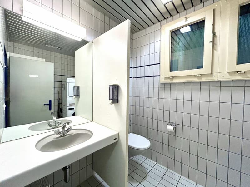 Maison d'habitation et de commerce au sous-sol avec un potentiel d'utilisation polyvalent (14)