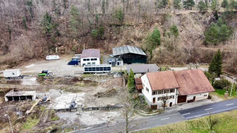 Investors take note: 7'833 m² of commercial land with exclusive water rights (7)