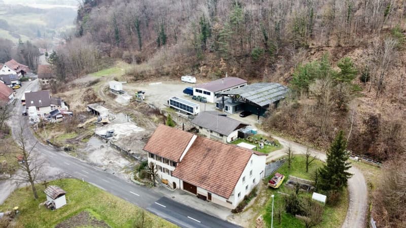 Investors take note: 7'833 m² of commercial land with exclusive water rights (6)