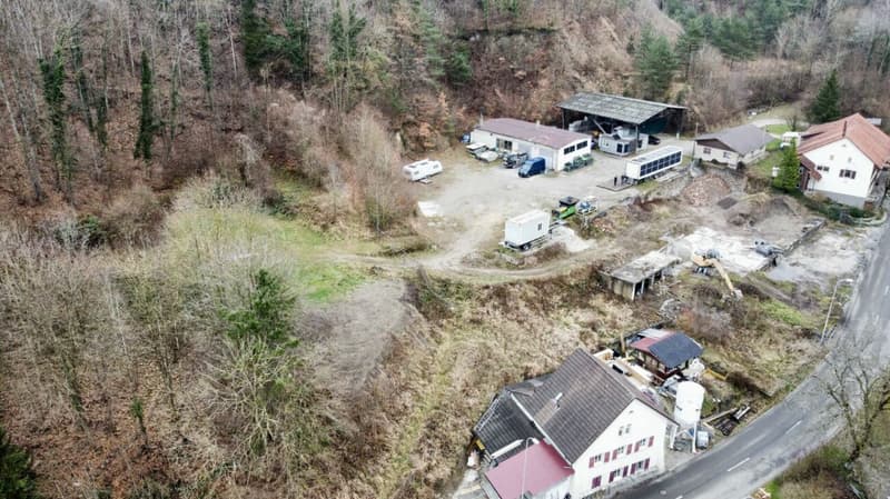 Investors take note: 7'833 m² of commercial land with exclusive water rights (9)