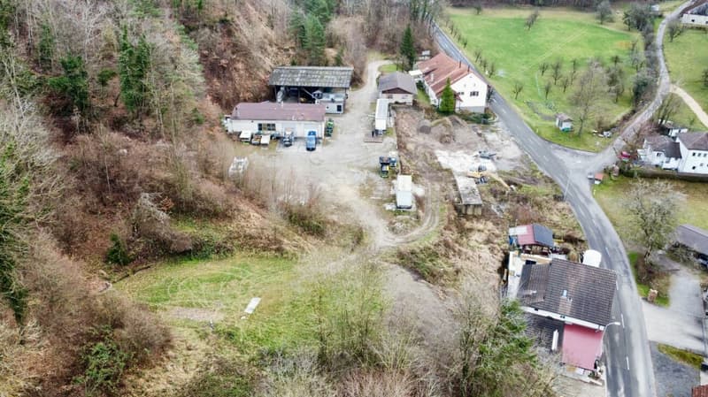 Investors take note: 7'833 m² of commercial land with exclusive water rights (5)