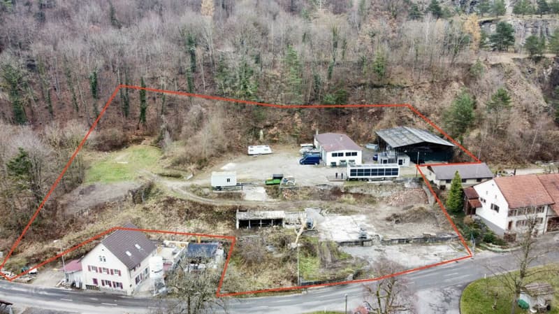 Investors take note: 7'833 m² of commercial land with exclusive water rights (3)