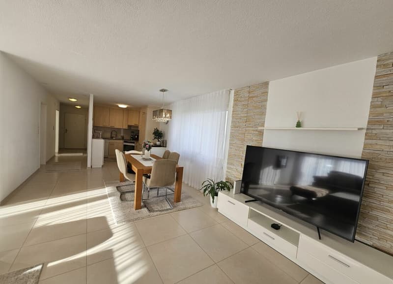 Appartamento 4.5 locali ben mantenuto e luminoso con balcone e vista panoramica (4)